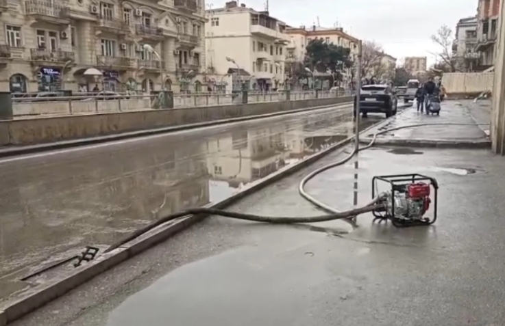 Bakı və Abşeronda toplanan yağış suları kənarlaşdırılır