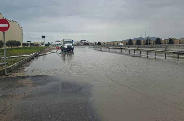 FHN: Yağışla əlaqədar tədbirlər davam etdirilir, Keşlədə 58 nəfər təxliyə edilib 