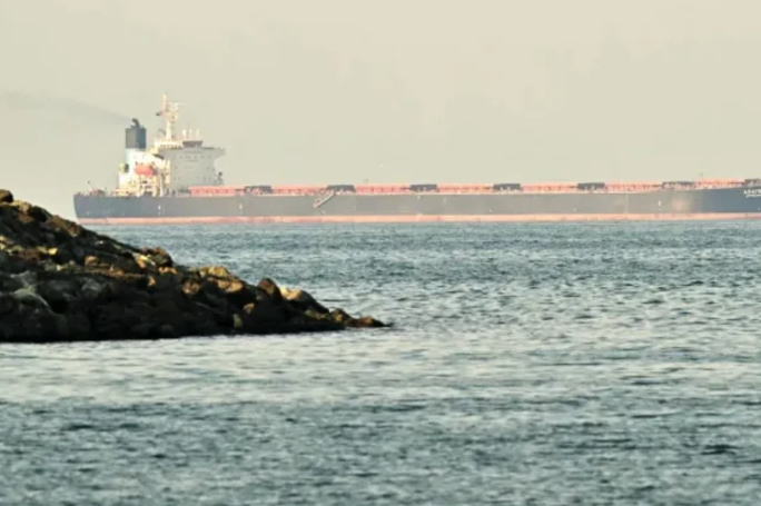 Üç minə qədər gəmi Hörmüz boğazından keçə bilmir