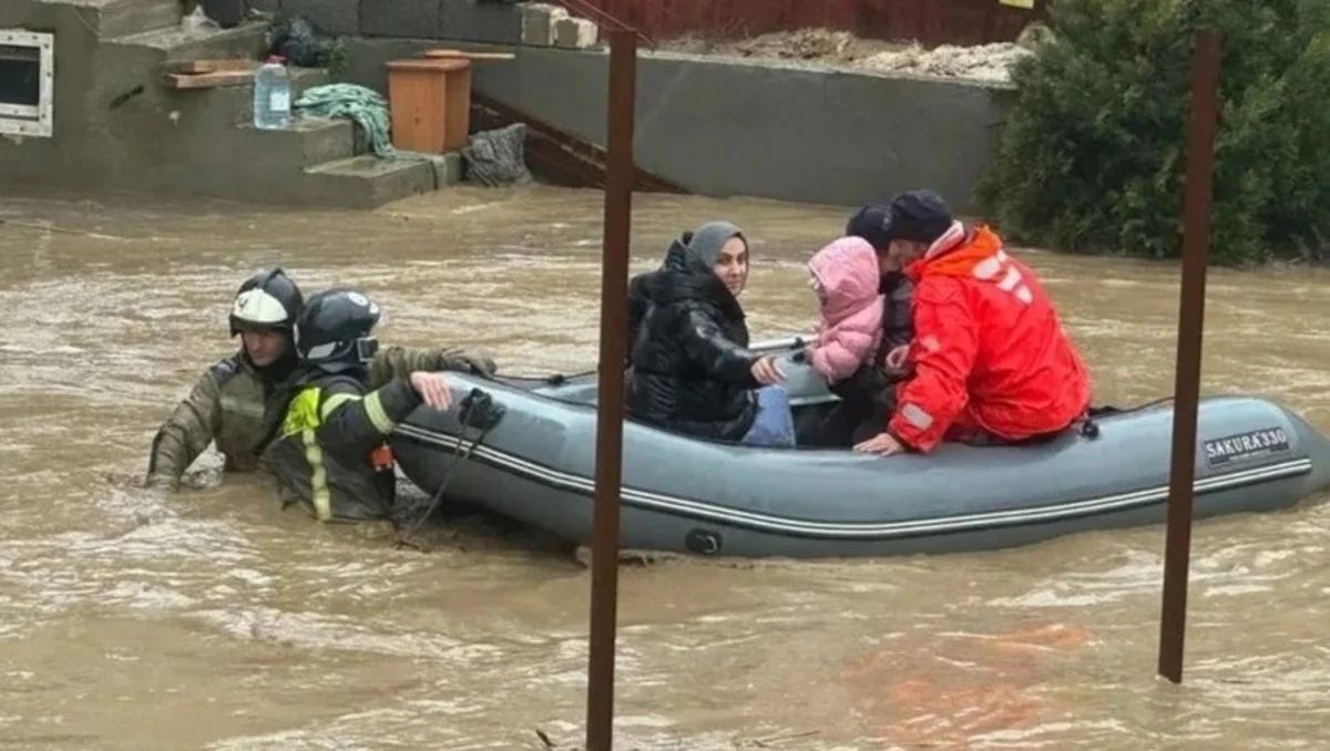 Dərbənddə bəndin yarılması nəticəsində evlər su altında qalıb