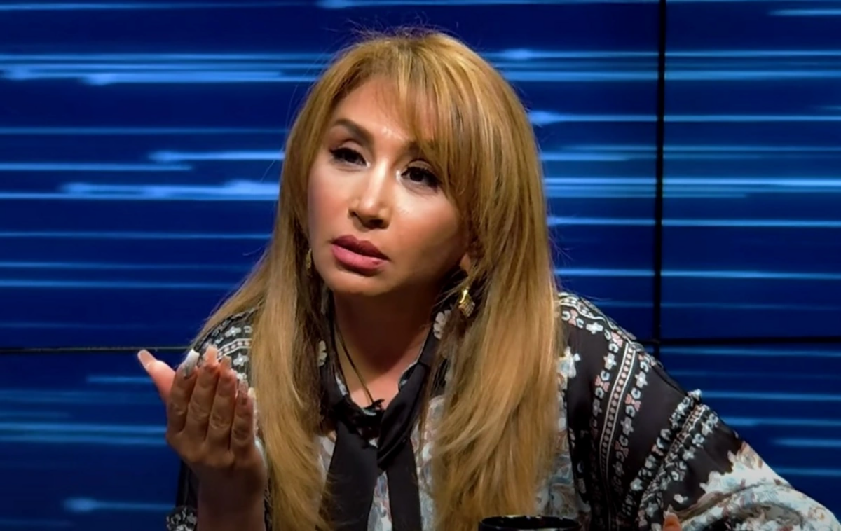Elnarə Abdullayevadan tənqidlərə cavab: "Ağıllı ol"