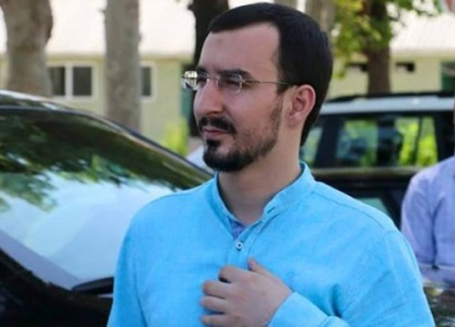 Taleh Bağırzadənin oğlu 17 yaşlı qızın yumruqla burnunu sındırıb