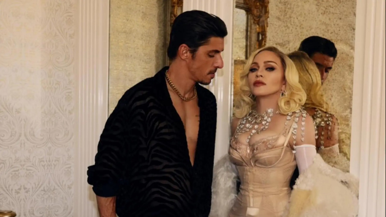 Madonna reklam siması oldu