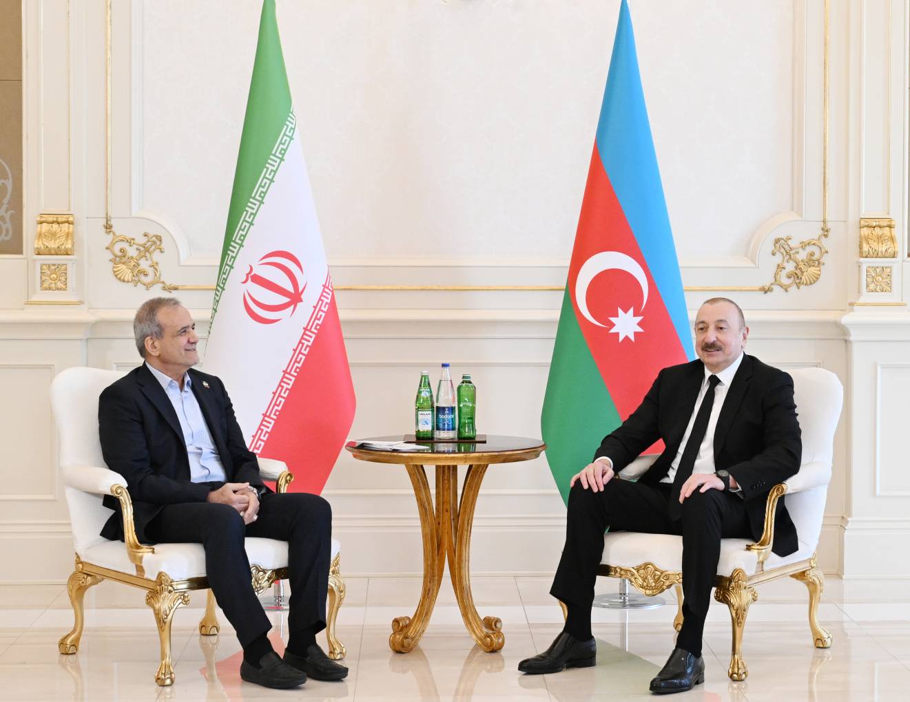 İlham Əliyev atəşkəslə bağlı Məsud Pezeşkianı təbrik edib