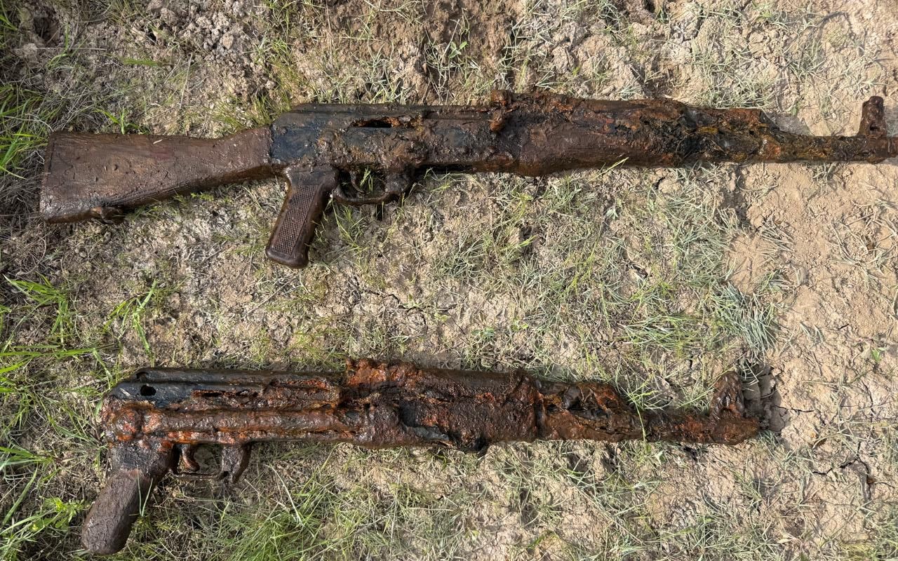 Su kanalından odlu silahlar tapıldı