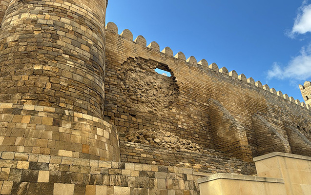 Yağış tarixi Qala divarlarına da ziyan vurdu