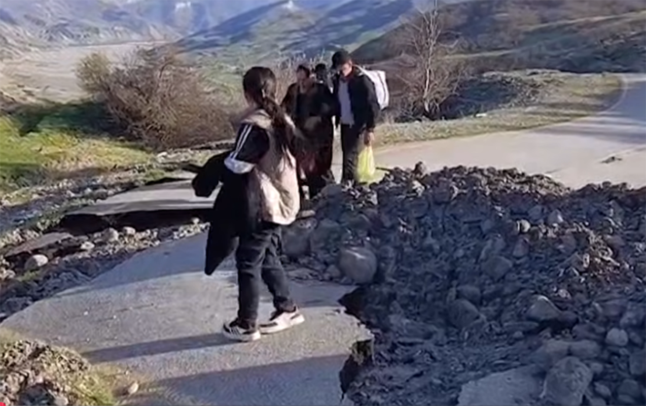 Həmin ərazidə sürüşmə daha da genişləndi - “Yola görə ərzaq qıtlığıdır”-Video