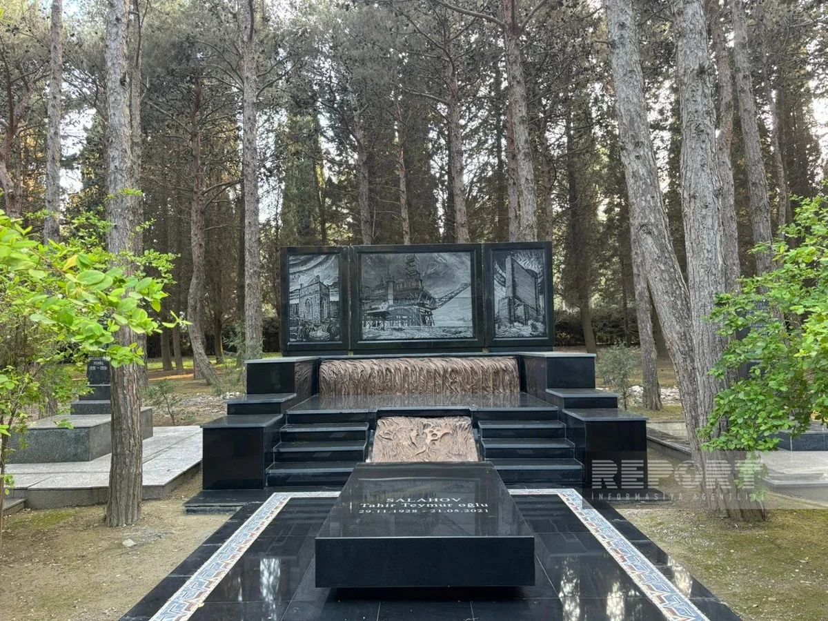 Xalq rəssamı Tahir Salahovun qəbirüstü abidəsi ucaldılıb