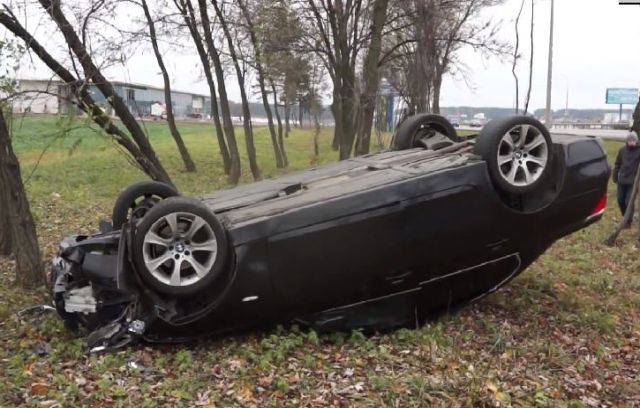 Salyanda avtomobil aşıb, qadın sərnişin ölüb