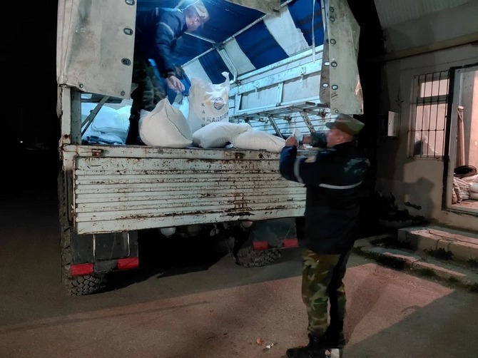 Qubada torpaq sürüşməsi baş verən kəndə ərzaq yardımı göndərilib