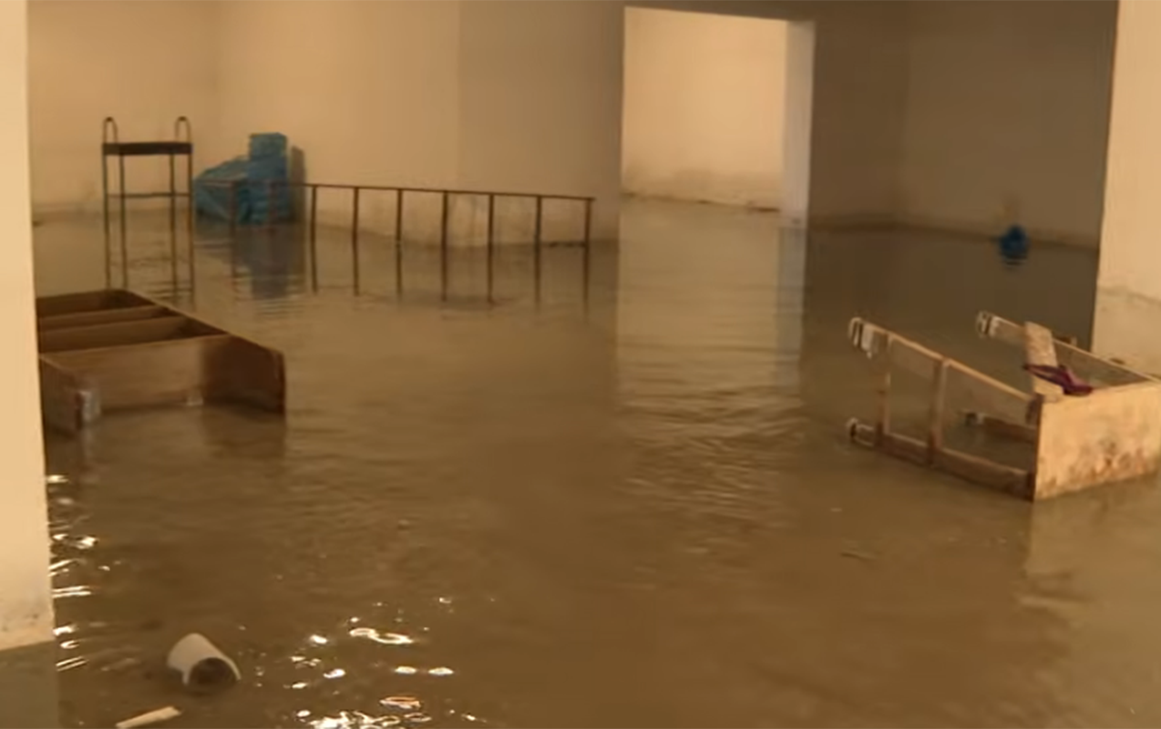 Şəhid ailələri üçün tikilən binaların zirzəmisini su basdı - 18 gündür çəkilmir - Video