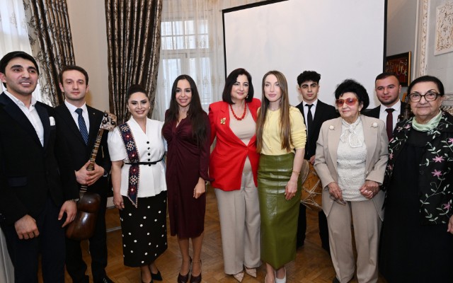 Leyla və Alena Əliyevalar kitab təqdimatında - FOTOLAR