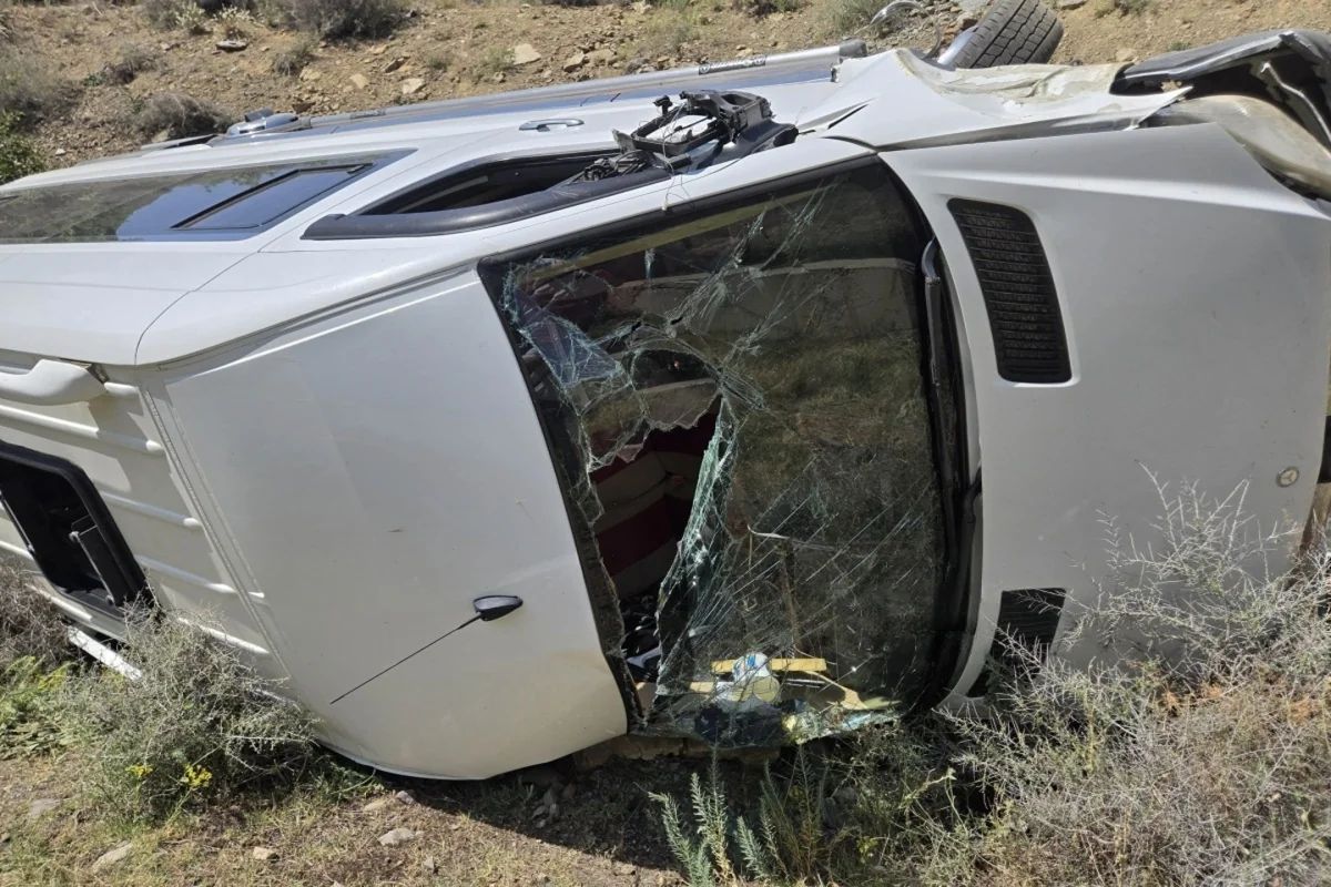 Azərbaycanda şagirdləri daşıyan avtobus AŞDI - Hadisə yerindən GÖRÜNTÜLƏR