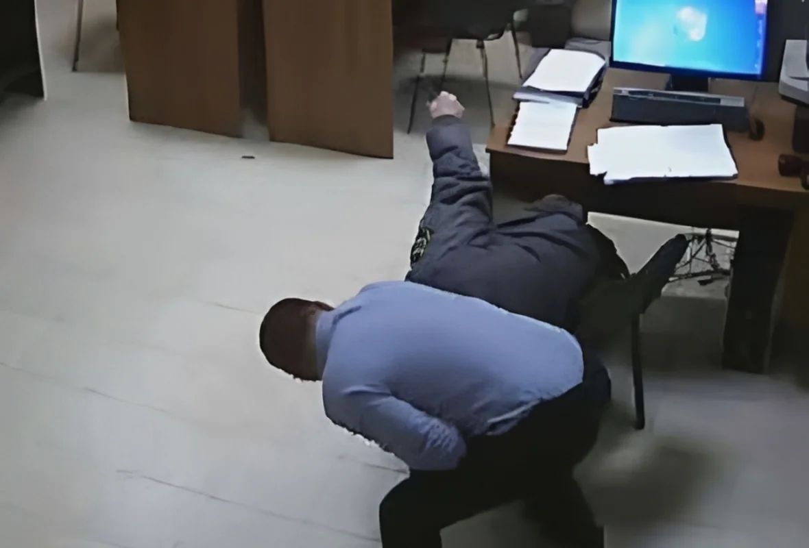 İmişlidə müəllim əməkhaqqına görə direktorla dalaşdı, arvadını və qızını DÖYDÜ - TƏFƏRRÜAT