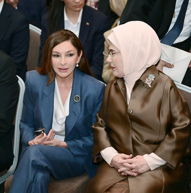 Birinci xanımlar Antalya Forumununda - Foto