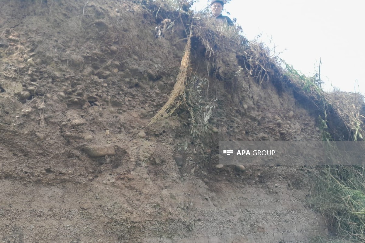 Lənkəranda torpaq sürüşdü