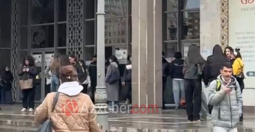 Bakı metrosu bağlandı, avtobus dayanacaqlarında sıxlıq yarandı - VİDEO