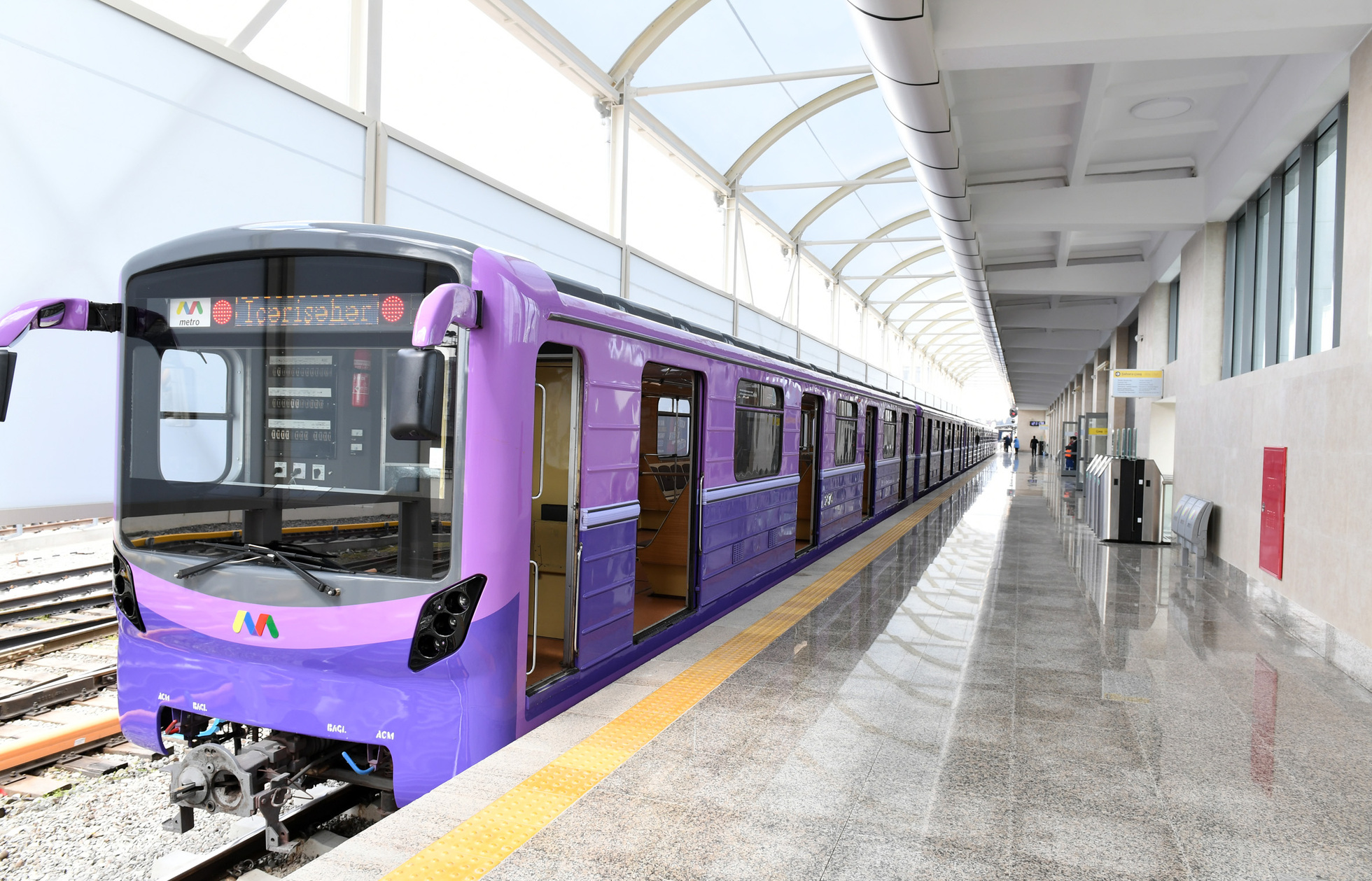Bakı metrosunun stansiya rəisi öldü - FOTO