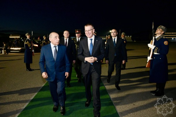 Latviya Prezidenti Azərbaycana gəldi