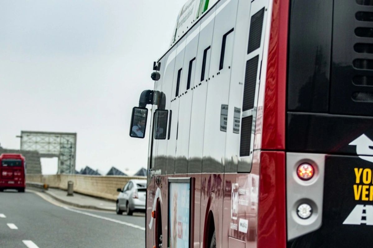 Bakıda sərnişin sıxlığını azaltmaq üçün xətlərə ƏLAVƏ AVTOBUSLAR buraxılıb