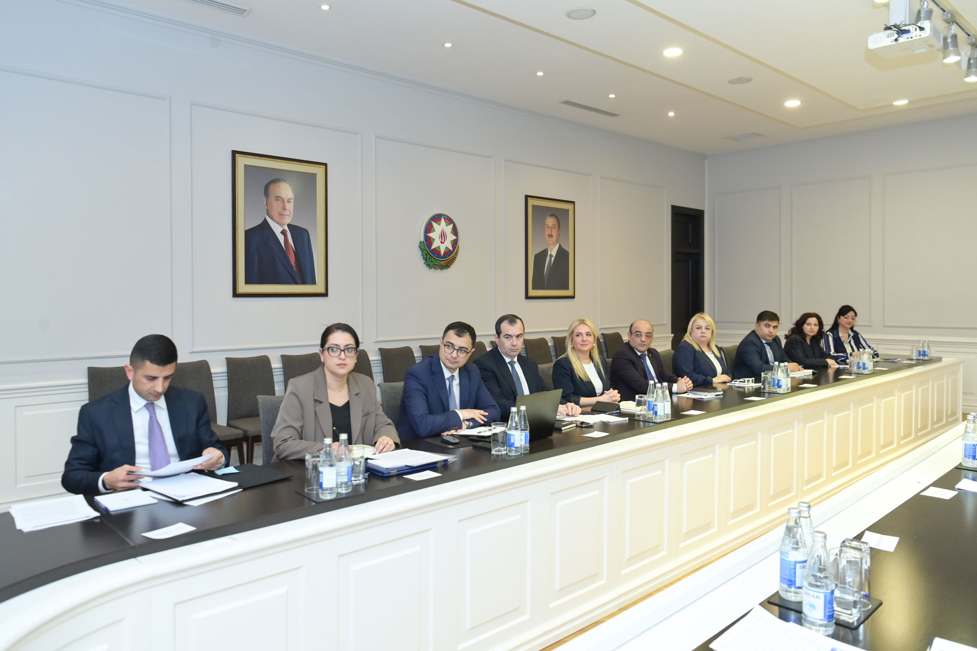 Nazir internat məktəblərinin direktorları ilə görüşdü