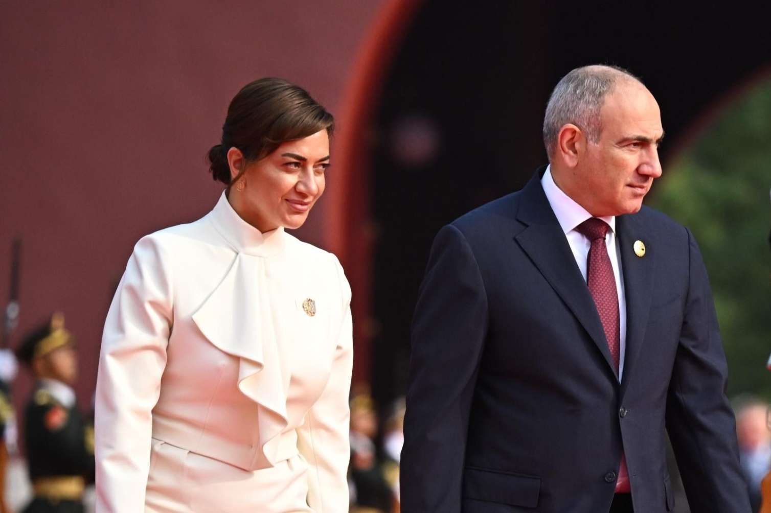 Paşinyan Anna ilə barışmaq istəyir