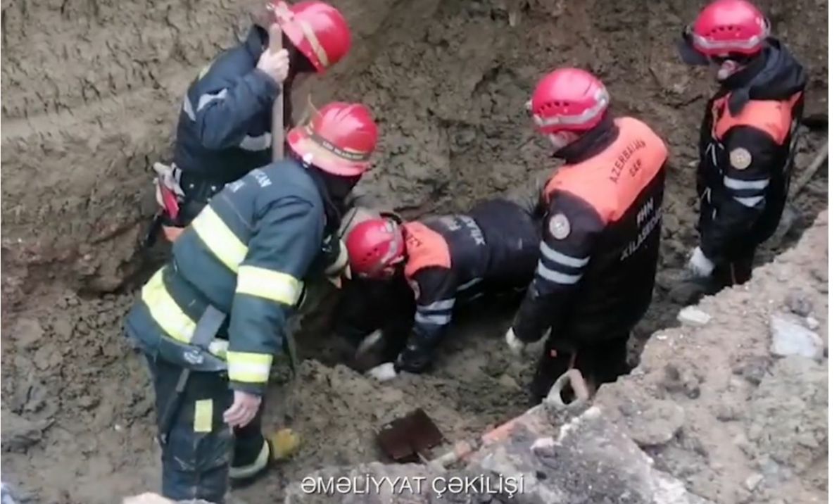 Qaradağda torpaq çökdü, iki nəfər dağıntılar altında qaldı - Ölən var - Video