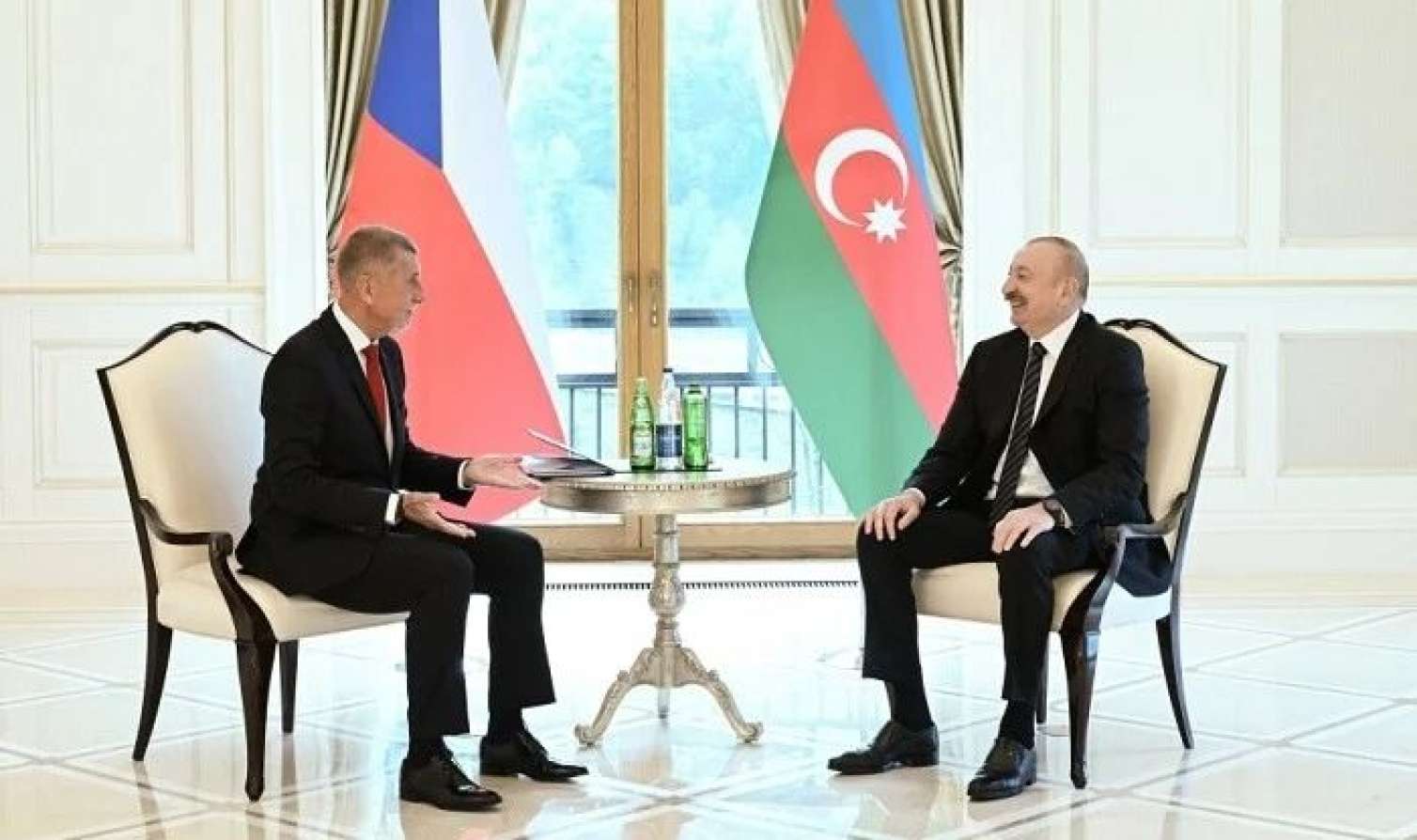 İlham Əliyevlə Babişin təkbətək görüşü keçirildi
