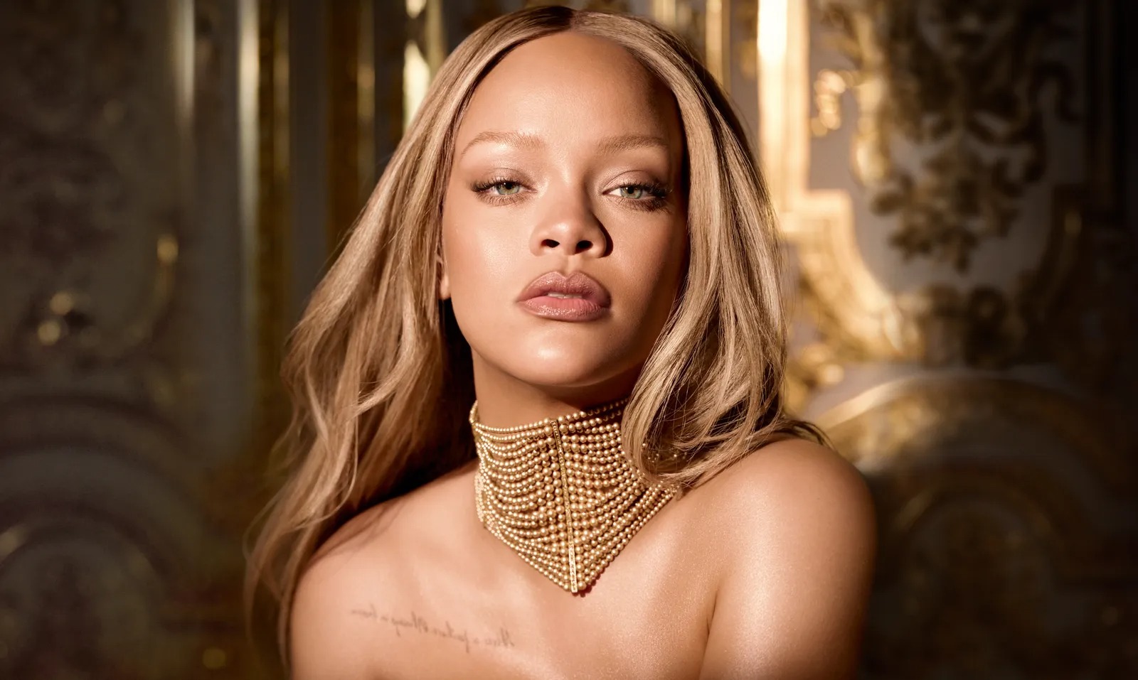 Rihanna müəlliminə ev aldı