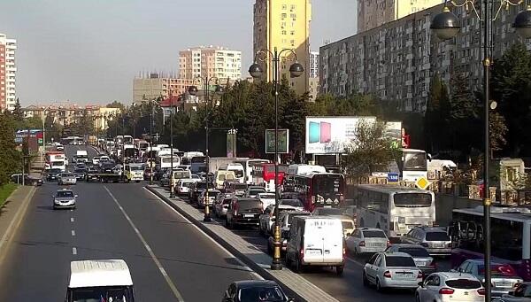 Bakının bir küçəsində hərəkət birtərəfli təmin ediləcək