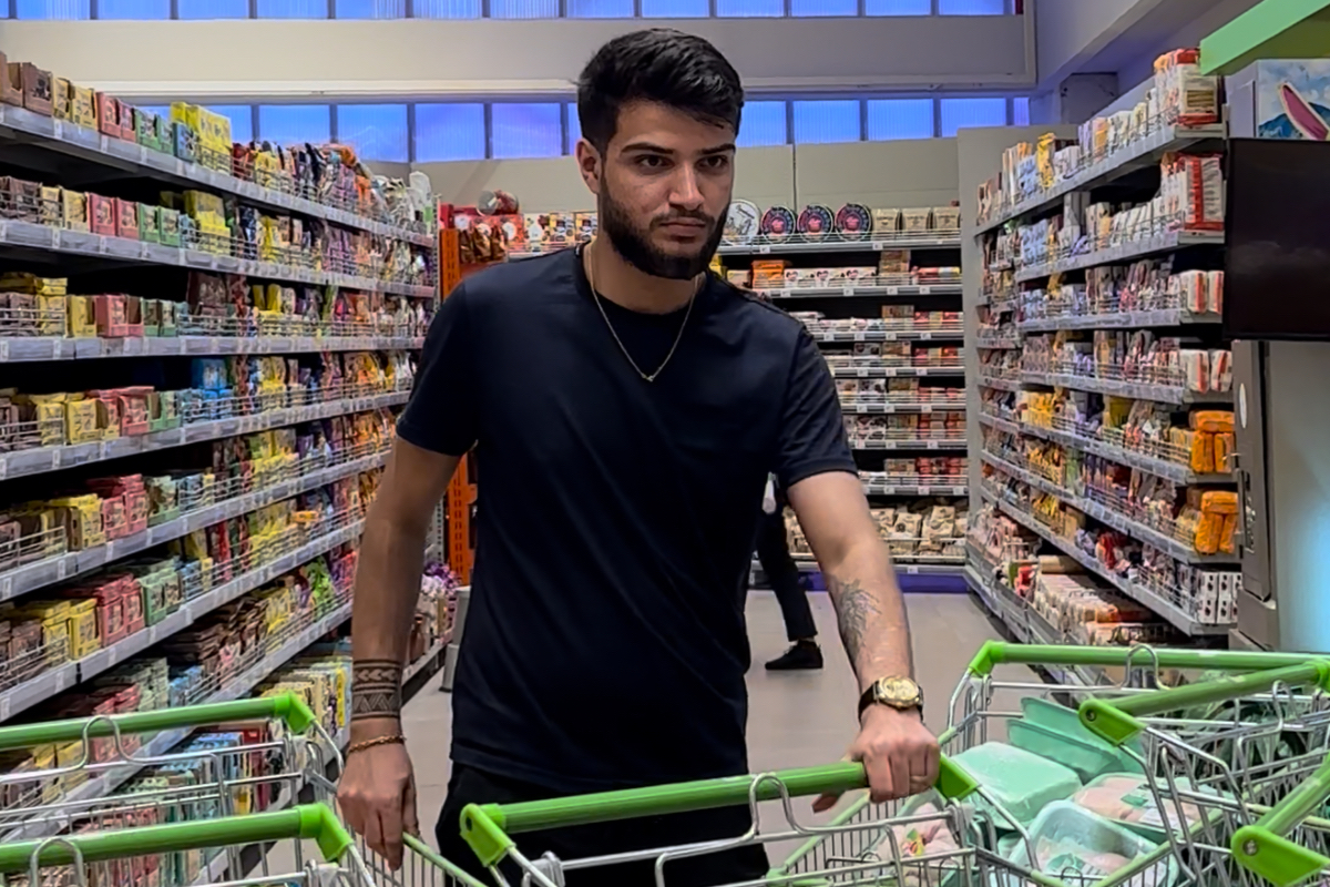 Gənc xeyriyyəçi blogger Elnur Lətifov 300 ailəyə yardım etdi