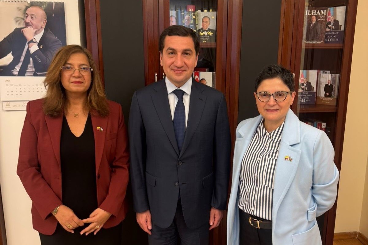 Hikmət Hacıyev Kolumbiyanın xarici işlər nazirinin müavini ilə iki ölkə arasında əməkdaşlıq məsələlərini müzakirə edib