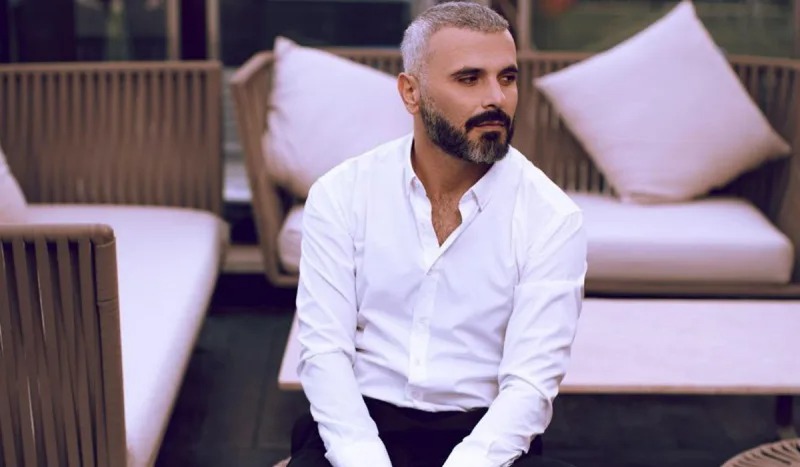 “O bloger anasının qəbrinin üstündə saat reklamı edirdi”