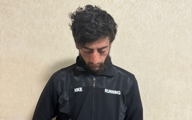 Polis bayrağa hörmətsizlik edən şəxsi saxladı