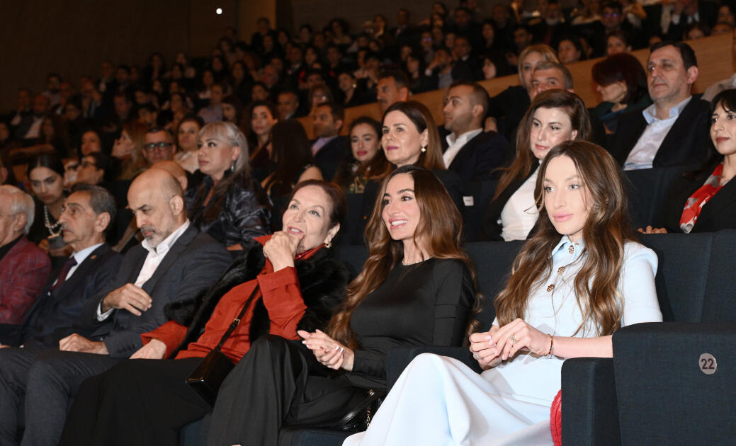 Arzu Əliyeva və Alena Əliyeva “Tağıyev: Məktəb” bədii filminin təqdimatında iştirak ediblər - FOTO