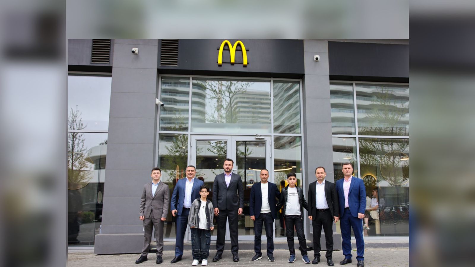 “McDonald’s Azərbaycan” dünya çempionu olan gənc karateçini dəstəklədi - FOTO