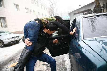 Gəncədə qızqaçırma zamanı dava düşdü - 1 nəfər bıçaqlandı, 3 qadın döyüldü