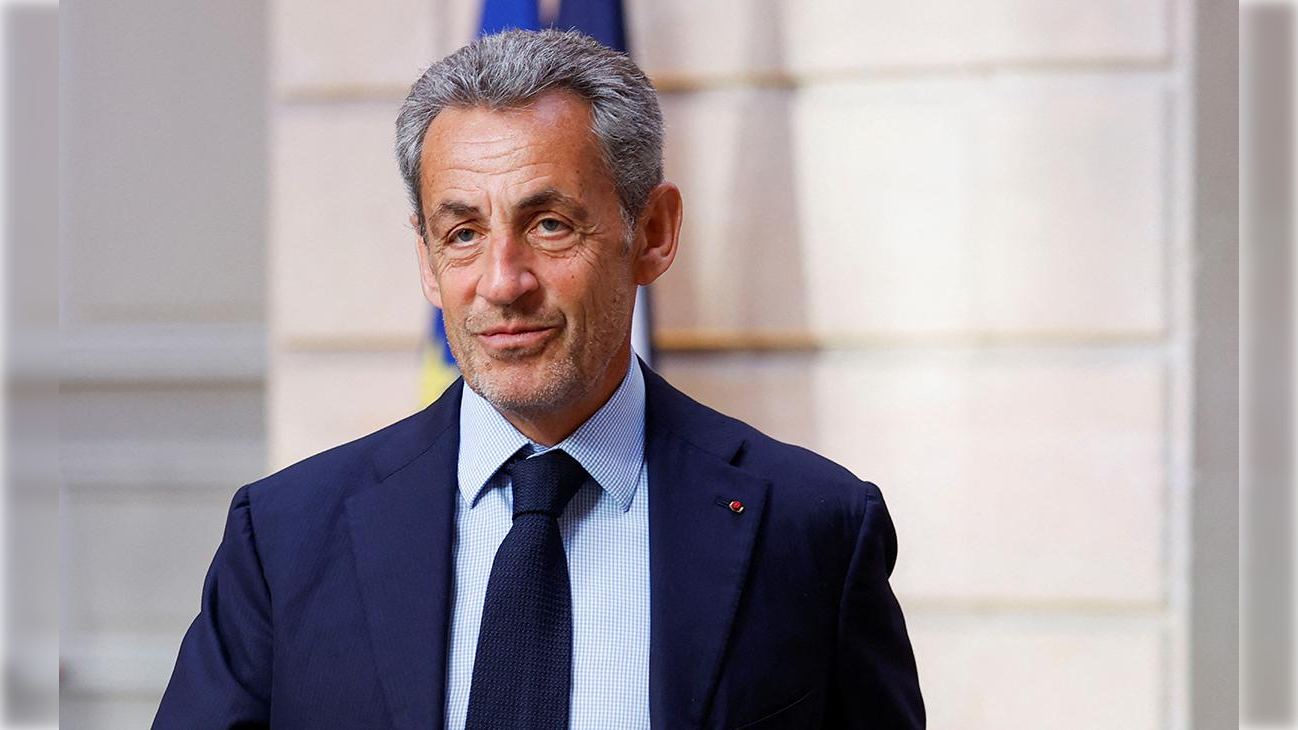 Nikolya Sarkozi həbs cəzasından azad edildi