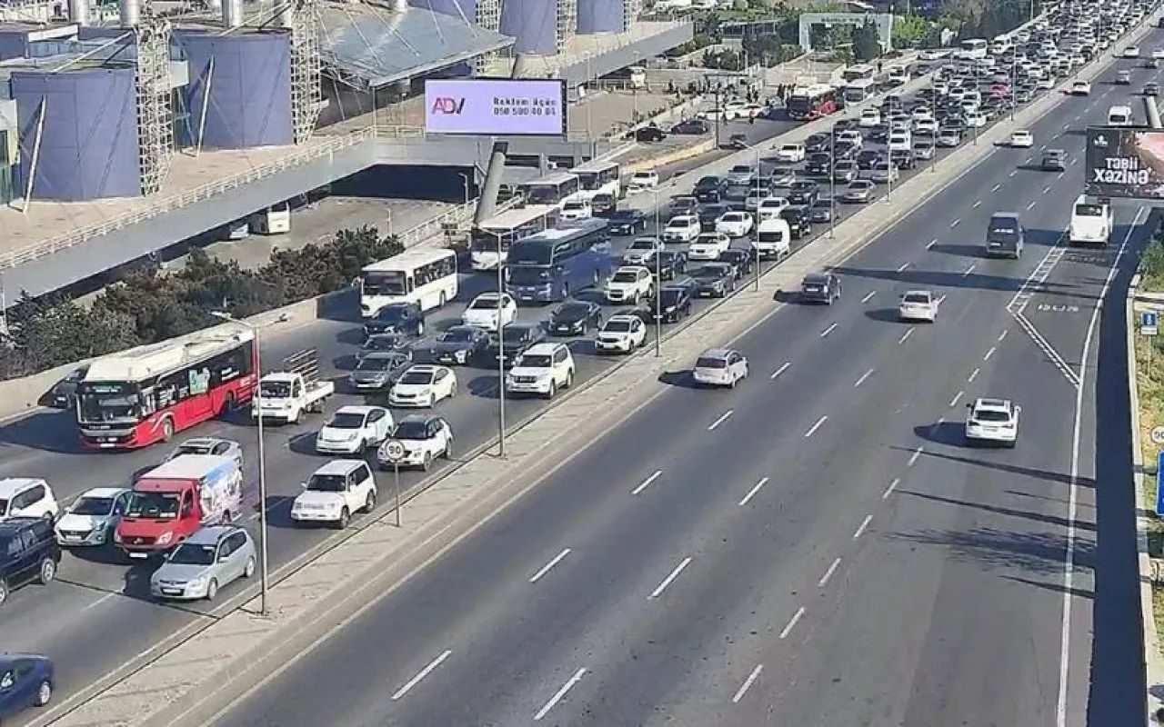 Bakıda bu yollarda sıxlıq var - SİYAHI