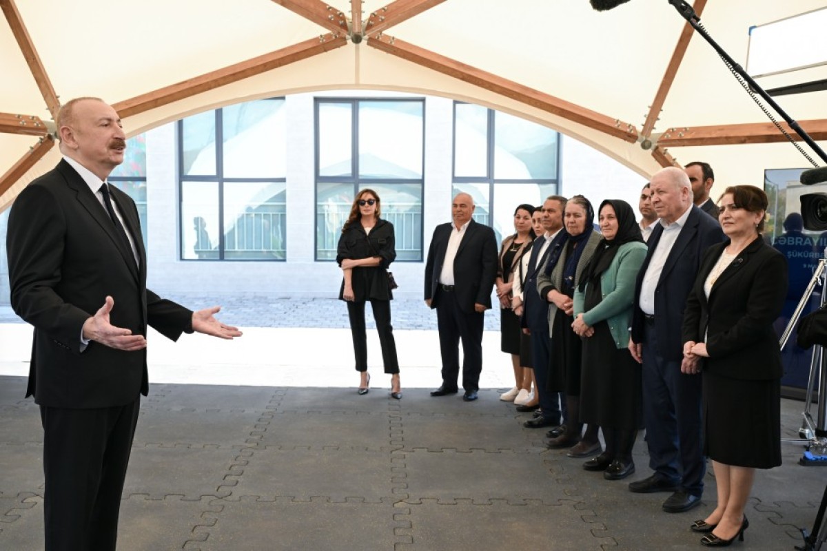İlham Əliyev və Mehriban Əliyeva Şükürbəyli kəndinə köçən sakinlərlə görüşüblər