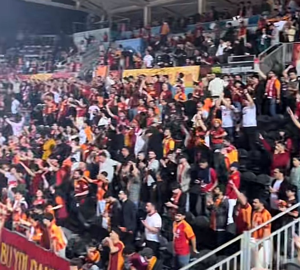 Bakıda “Qalatasaray”ın çempionluğu belə qeyd edildi - VİDEO