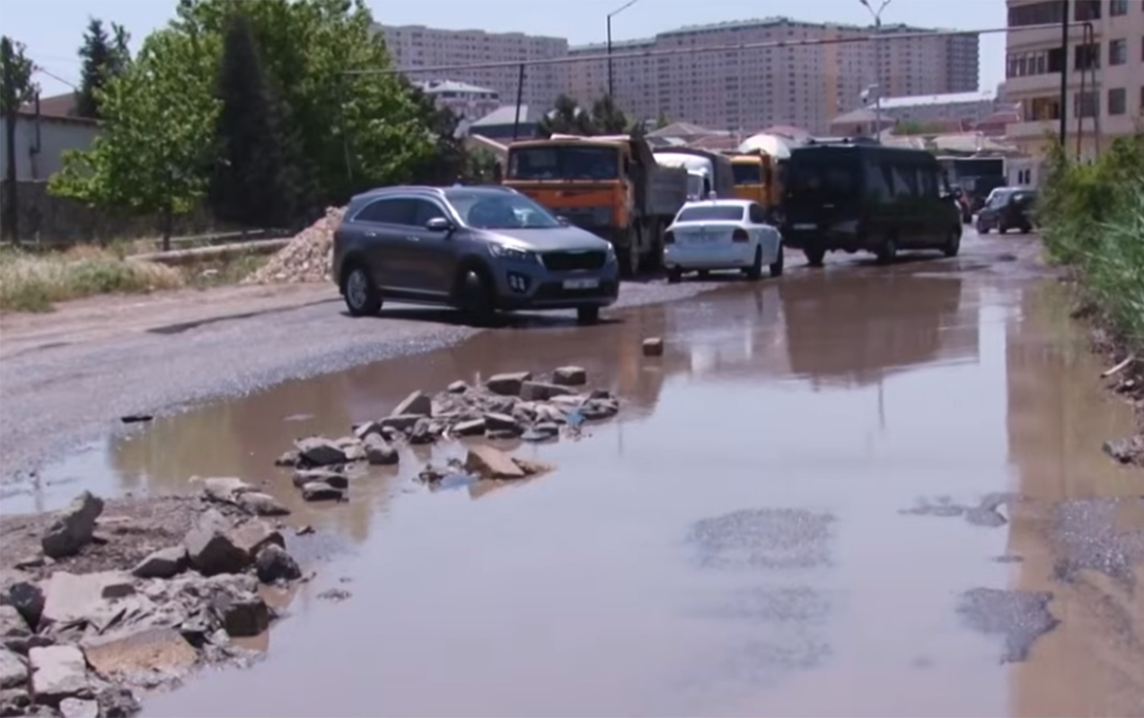 “Tıxacın sonu görünmür, yolu düzəldən yoxdur, bezmişik” - Video