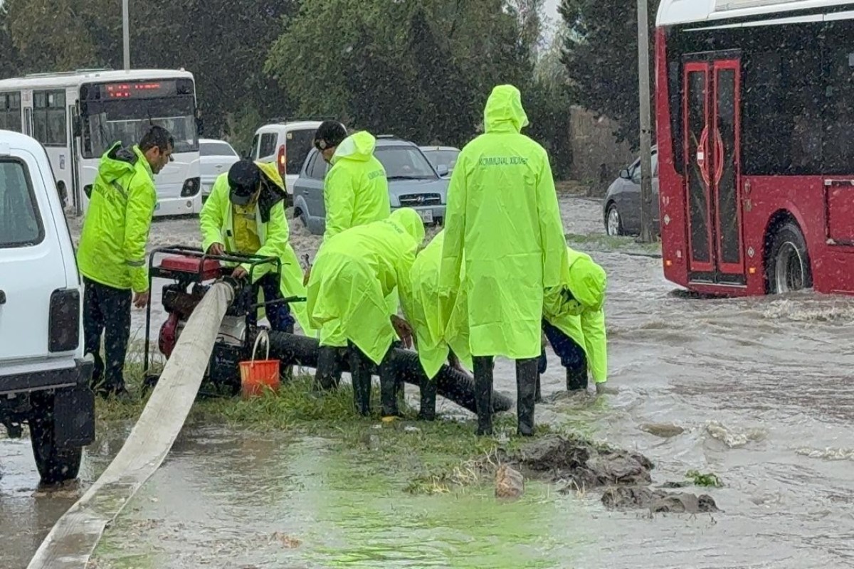 Bakıda intensiv yağışların nəticələri aradan qaldırılır - FOTOLAR