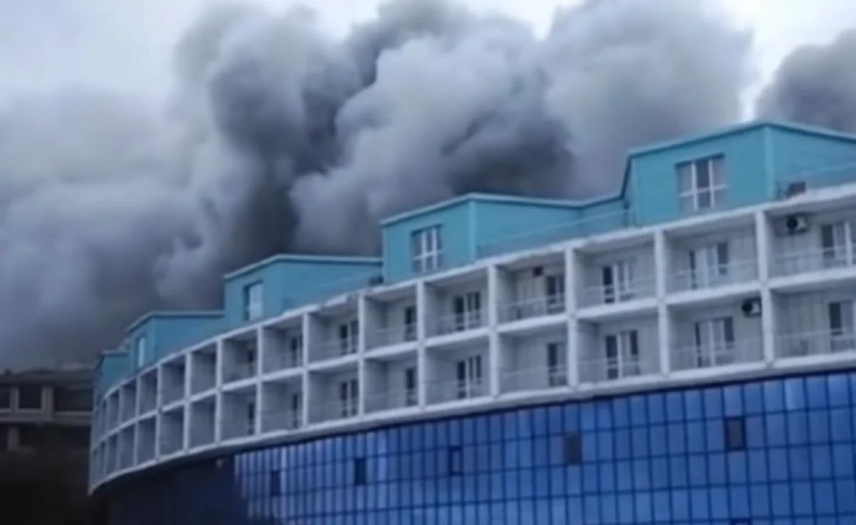 Novxanıda hotel yanır