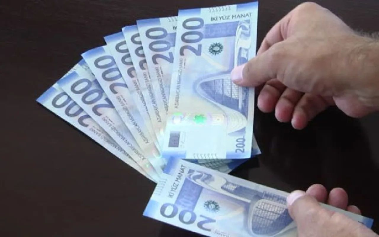 Azərbaycanda ən çox maaşı hansı sahədə işləyənlər alırlar?