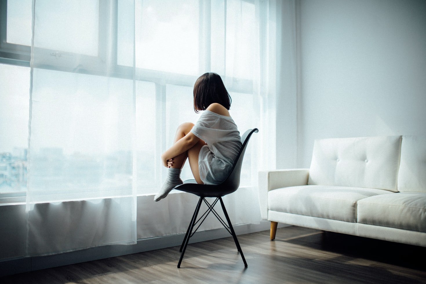 Depressiya üçün yeni üsul: Gözə taxılan kontakt linza beyinə siqnal göndərir
