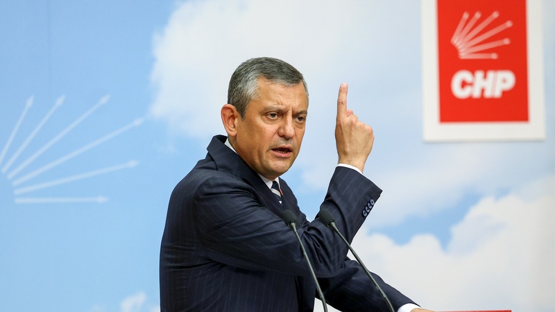 Özgür Özel CHP parlament qrupunun sədri seçilib