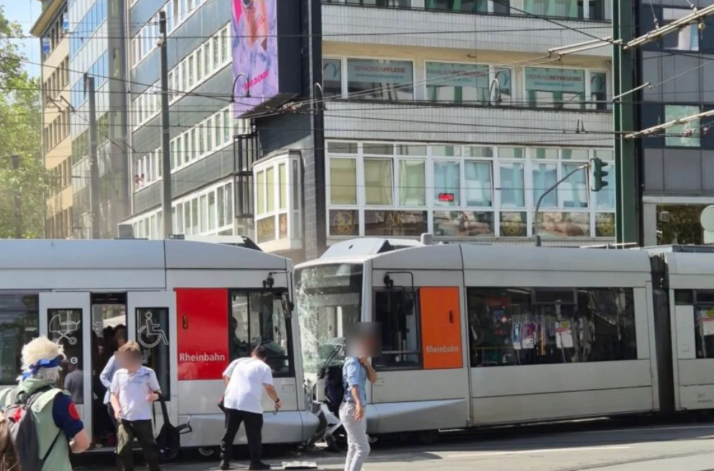 Almaniyada tramvay qəzasında 27 nəfər xəsarət alıb
