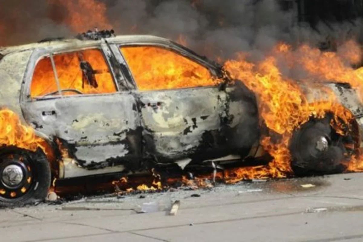 Bakıda "Hyundai" markalı minik avtomobili yanıb