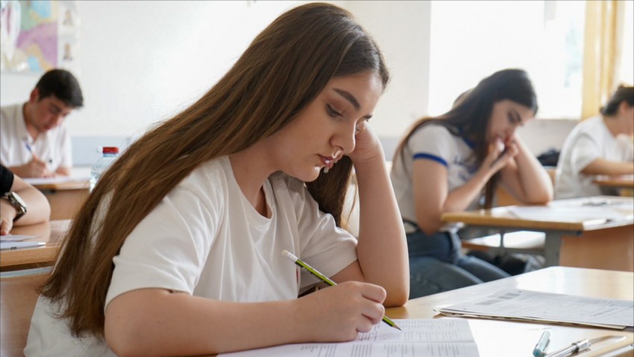 Bu gün 56 mindən çox abituriyent imtahan verir
